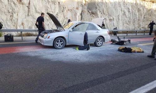 شابة فلسطينية تفجّر سيارتها عند حاجز في الضفة واستشهاد أم حامل وطفلتها الرضيعة بغارة صهيونية على غزة