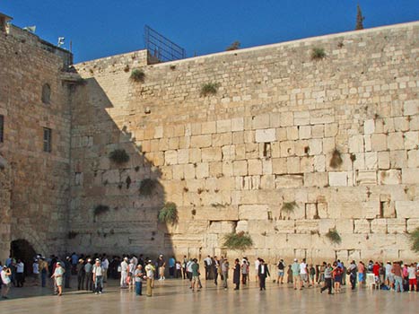 ’إسرائيل’ تعمل على منع الاعتراف بالحائط الغربي في القدس كمعلم اثري مقدس للمسلمين