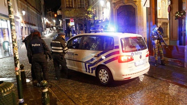 بلجيكا: 16 موقوفا في مداهمات بروكسل ليس من بينهم المتهم الرئيسي في هجمات باريس
