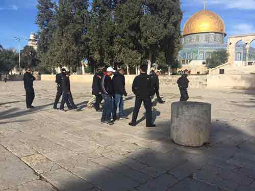 نيران قناص فلسطيني تصيب مركبة صهيونية في الخليل... و’نتنياهو’ يستعين بوحدات خاصة لحماية المستوطنين