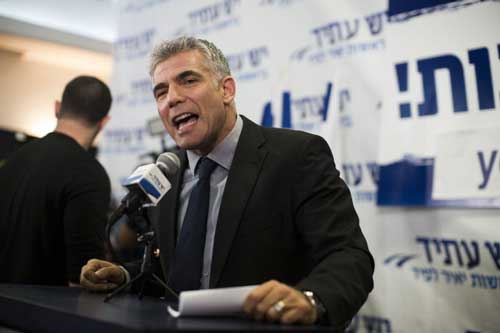 لابيد لنتانياهو: لم تعرف كيف تواجه فتاتين فلسطينيتن في الـ14 من العمر