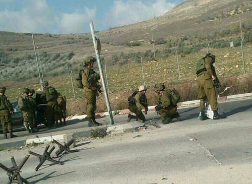 شهيد فلسطيني بعد طعنه جنديًا صهيونيًا وطعن مستوطنة في حافلة بالقدس.. والاحتلال يغلق إذاعة &rsquo;دريم&rsquo; بالخليل