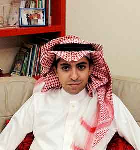 السعودية: رائف بدوي يبدأ إضرابًا عن الطعام