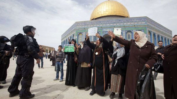 الاحتلال يواصل حملته العدوانية بحق عوائل منفذي العمليات الفلسطينية