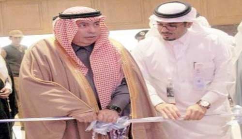 بالصور: غاب &rsquo;المقص&rsquo; في مؤتمر بالرياض فقصوا الشريط باليد!!