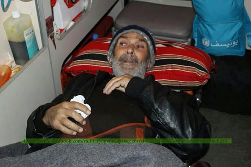 بالصور: انكشاف زيف التضليل الاعلامي في مضايا السورية مجددًا.. سيارات الصليب الأحمر الدولي عرضة لرصاص المسلحين