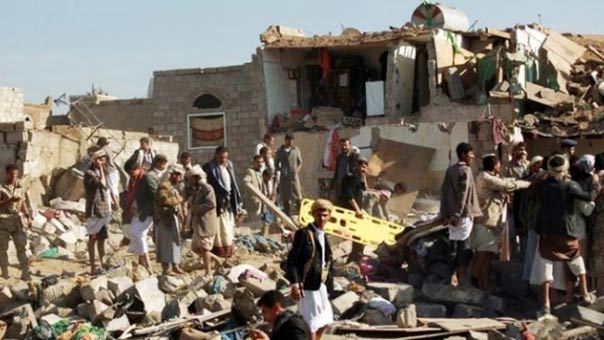 11 شهيدًا في غارة سعودية على منزل في صنعاء.. والعدوان يعترض سفينة مساعدات ’أممية’