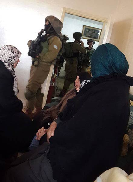 استمرار مسلسل الاعتقالات في الضفة والقدس المحتلتين.. وآليات العدو تتوغل جنوب قطاع غزة