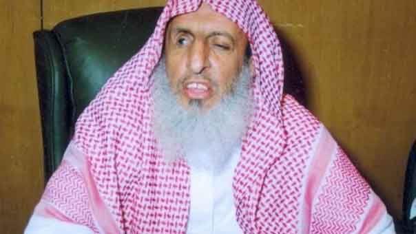 مفتي السعودية يجدّد حرمة قيادة المرأة للسيارة