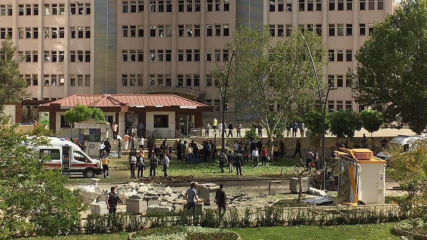 استهداف مبنى لمديرية الأمن التركية .. ووسائل إعلام تؤكد انفجار سيارة مفخخة اعقبها اطلاق نار