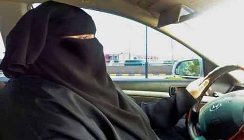 ’هاشتاغ سأقود سيارتي’ يشعل ’تويتر’ السعودي