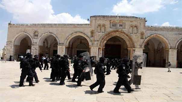 مستوطنون يدنسون المسجد الأقصى.. وقوات العدو تقتحم بلدة في القدس المحتلة