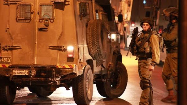 الاحتلال يعتقل وزيراً سابقاً وقيادياً ’حمساوياً’ خلال مداهمات بالضفة.. وهدم منزل في القدس بذريعة عدم الترخيص