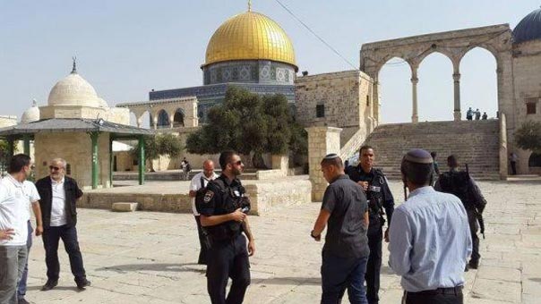 الاحتلال يعتقل وزيراً سابقاً وقيادياً ’حمساوياً’ خلال مداهمات بالضفة.. وهدم منزل في القدس بذريعة عدم الترخيص