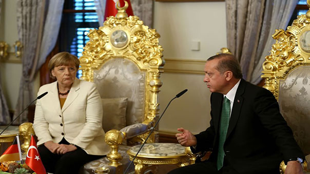  ميركل تنتقد من اسطنبول سياسات اردوغان: رفع الحصانة عن ربع النواب مصدر &rsquo;قلق عميق&rsquo;