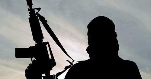 تنظيم ’داعش’ يحرق المباني السكنية في المناطق التي ينسحب منها في الرقة