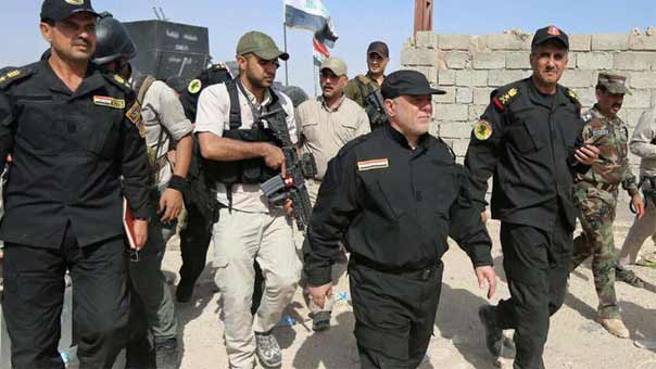 العبادي بالزيّ العسكري في غرفة عمليات الفلوجة: الشعب العراقي يترقب ما يحققه الجنود والنصر بيدنا