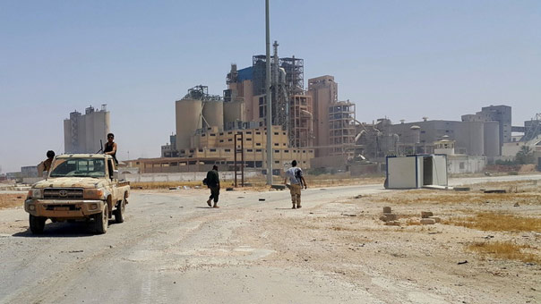 القوات الليبية تستعيد المحطة الكهربائية في مدينة سرت بعد اشتباكات مع ’داعش’