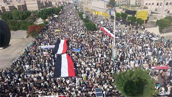 مسيرة حاشدة بالعاصمة صنعاء تحت شعار “الشعب اليمني لن يخضع للحصار الأمريكي ـ السعودي”