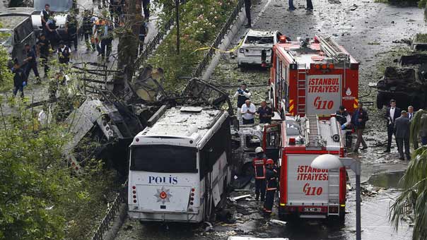 مقتل 11 شخصًا بتفجير سيارة مفخخة وسط اسطنبول
