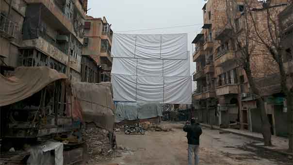 المدنيون في حلب يعانون من انقطاع الكهرباء والماء