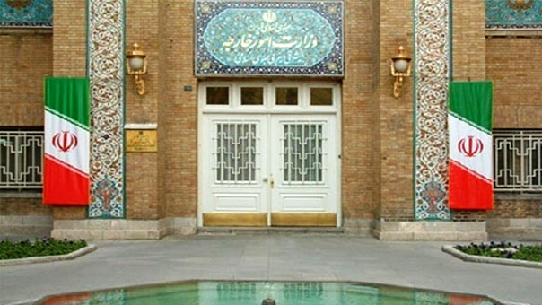 ايران تدين قرار الحكومة البحرينية باسقاط الجنسية عن آية الله عيسى قاسم