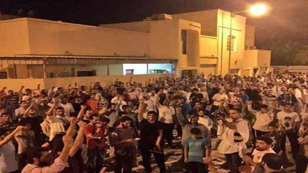 أهالي البحرين يفترشون الطرقات ليل نهار تنديدًا بالمساس بآية الله قاسم