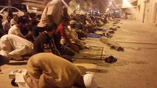 أهالي البحرين يفترشون الطرقات ليل نهار تنديدًا بالمساس بآية الله قاسم