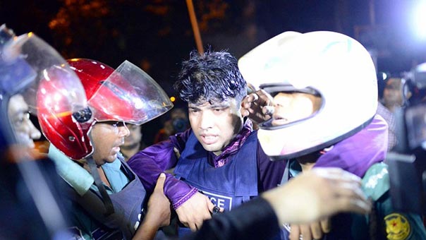 بنغلادش.. انتهاء عملية تحرير رهائن في مطعم بالعاصمة دكا: مقتل جميع الإرهابيين..و’داعش’ يتبنى الهجوم