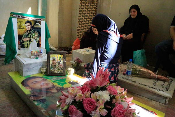 عيد الفطر في لبنان: عوائل الشهداء يعايدون أبناءهم.. وأئمة المساجد شددوا على الوحدة
