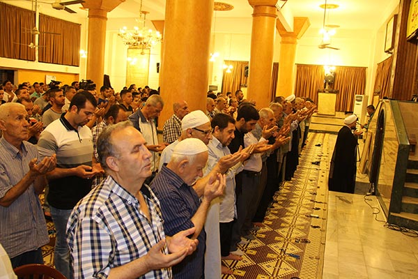 عيد الفطر في لبنان: عوائل الشهداء يعايدون أبناءهم.. وأئمة المساجد شددوا على الوحدة