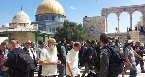 إصابات واعتقالات خلال مواجهات عنيفة بالضفة والقدس المحتلة
