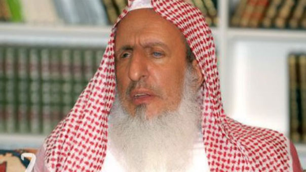 مفتي المملكة يدعو لإزالة المصاحف من المساجد باستثناء مصحف الملك فهد