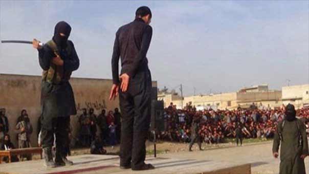 الحشد الشعبي يستقبل عوائل من الحويجة بعد إعدام &rsquo;داعش&rsquo; لأكثر من 25 شابًا من القضاء