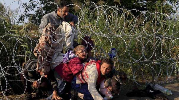 هنغاريا تبني سياجًا ثانيًا على حدودها لمنع مرور المهاجرين