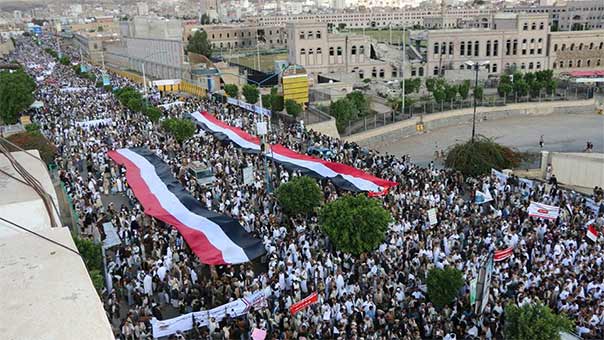 الشعب اليمني يحيي الذكرى الثانية لثورة الـ21 من سبتمبر والجيش اليمني يدمر تحصينات لمواقع سعودية