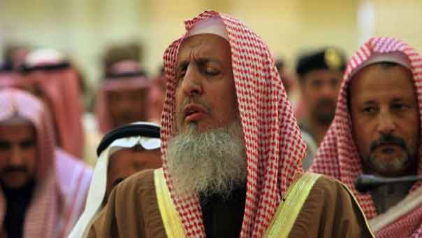 مفتي السعودية يجدّد دعوته للتجنيد الإجباري