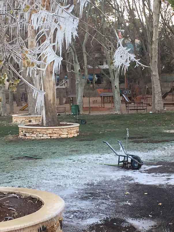 بالصورة: تكون الجليد على مرجة رأس العين في بعلبك
