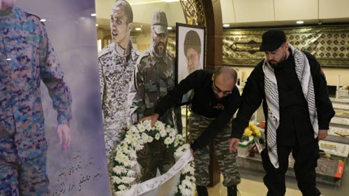 وفد من الشباب القومي العربي يزور ضريح الشهيد القائد الحاج عماد مغنية