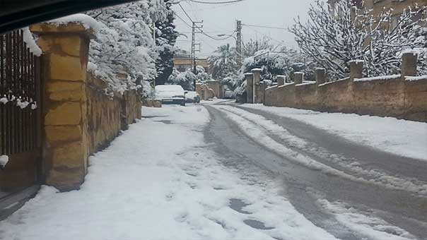 بالصور: الأبيض يغطي قرى الهرمل البقاعية
