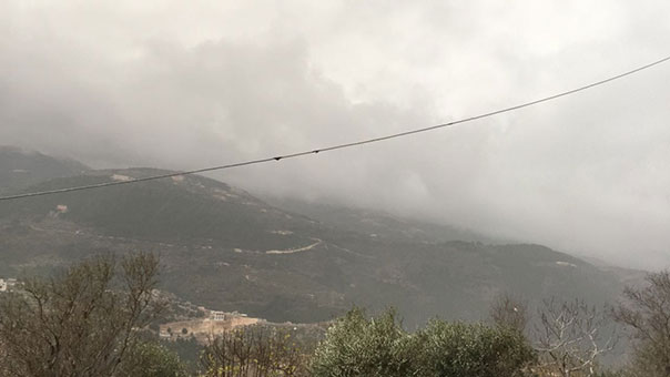 الثلوج تكلل جبال لبنان.. وانقطاع لخدمات الهاتف والكهرباء في بعض المناطق