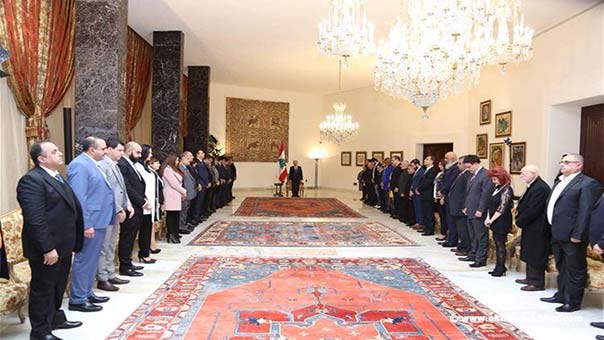 الرئيس عون لوفد من المغتربين اللبنانيين: وطنكم سيستعيد عزه وموقعه الأساسي في الشرق