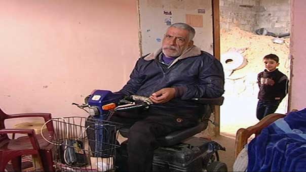 أزمة الكهرباء في غزة تزيد مأساة ذوي الاحتياجات الخاصة .. وتعزلهم عن المجتمع!