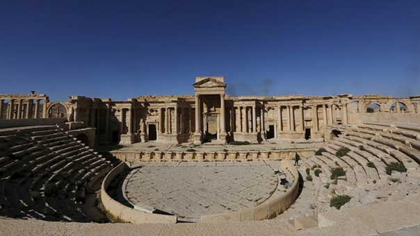 &rsquo;داعش&rsquo; ينتقم من حضارة سوريا مدمّراً واجهة المسرح الروماني في تدمر