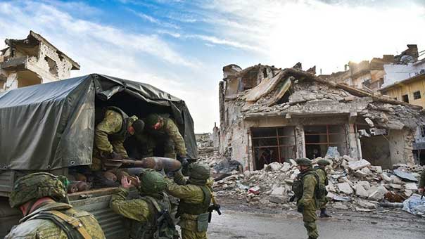 مركز &rsquo;حميميم&rsquo; يواصل تطهير حلب من المتفجرات وإيصال مساعدات لسكانها
