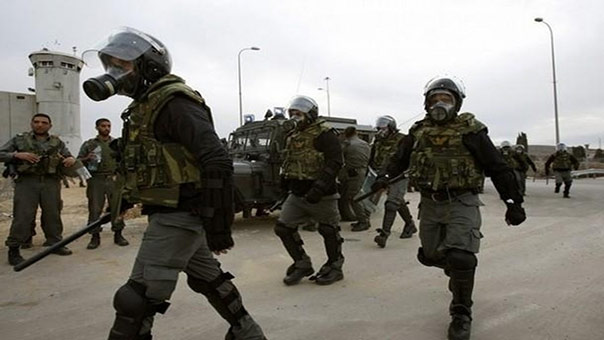  الأسرى الفلسطينيون ينتفضون في وجه العربدة الصهيونية.. وأوساط حقوقية تُحمّل الاحتلال مسؤولية تفجر الأوضاع