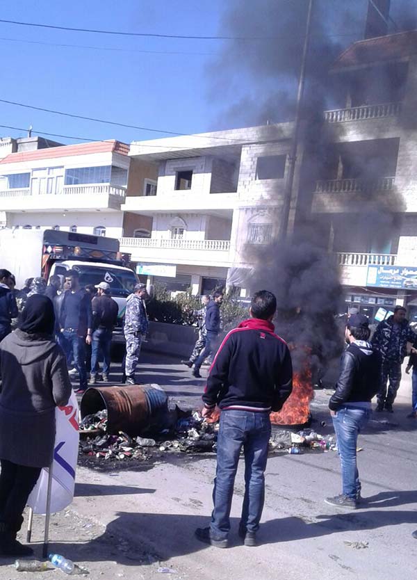 قطع طرقات في بعلبك والبقاع الشمالي للمطالبة بالعفو العام عن المطلوبين
