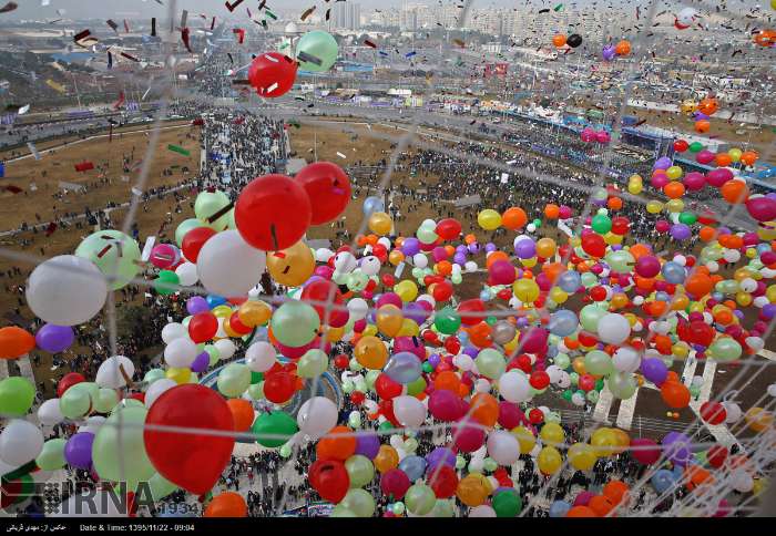 بالصور- هكذا احتفى الايرانيون بالذكرى 38 لانتصار الثورة الاسلامية