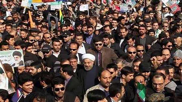 إيران ترد شعبياً ورسمياً على ترامب..وروحاني: واشنطن ستندم على لغة التهديد