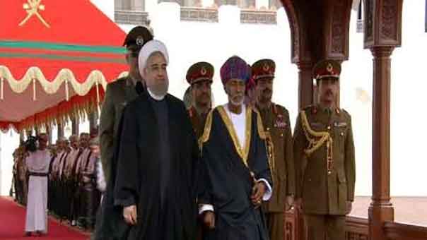 الرئيس الإيراني يحطّ في سلطنة عمان